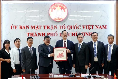 越南祖国阵线胡志明市委员会与中国辽宁省政协加强合作关系