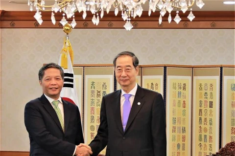 越共中央经济部部长陈俊英对韩国进行工作访问