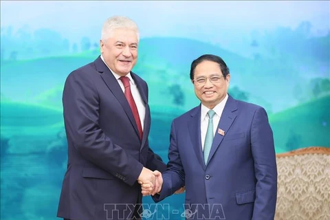 越南政府总理范明政会见俄罗斯内务部长