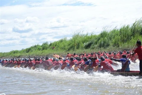热闹非凡的2023年老挝赛舟节开幕