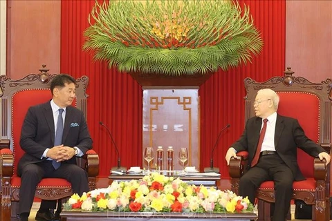 阮富仲总书记会见蒙古国总统乌赫那·呼日勒苏赫