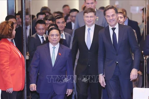 越南政府总理范明政出席越南-荷兰高科技论坛和越南-荷兰绿色经济论坛