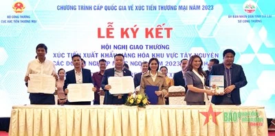 越南企业与老柬两国企业签署12份商业合作谅解备忘录