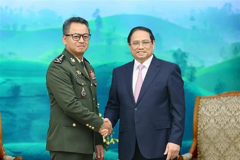 越南政府总理范明政会见柬埔寨副首相兼国防大臣迪西哈