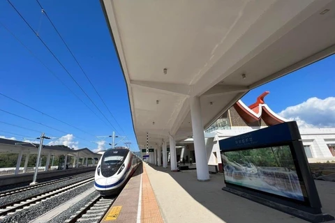 老挝和中国两国首都之间的铁路正式开通 