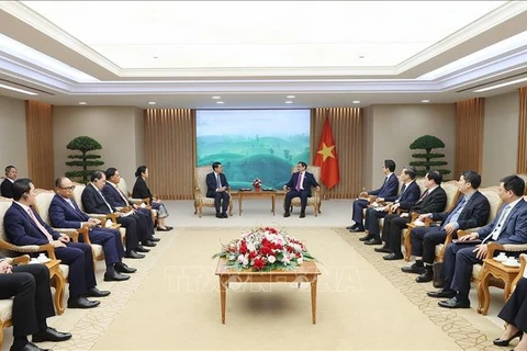 越南政府总理范明政会见老挝副总理兼外交部长