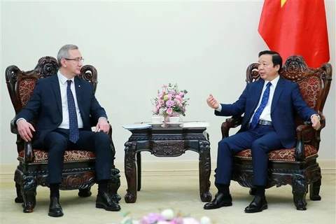 越南政府副总理陈红河会见俄罗斯联邦卡卢加州州长