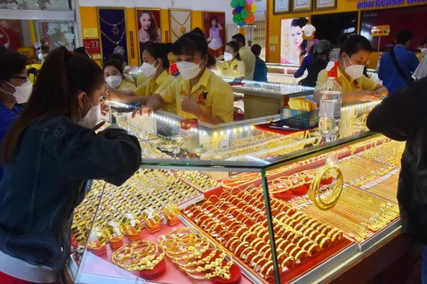 11月27日越南国内市场黄金价保持在7200万越盾以上