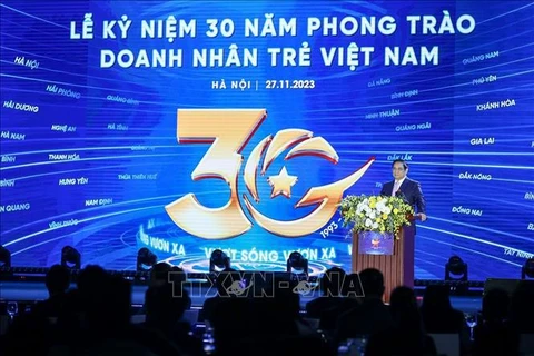越南政府总理范明政：政府继续与企业家和青年企业家同行