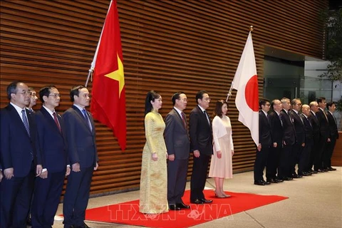 越南国家主席武文赏出席日本首相举行的欢迎仪式