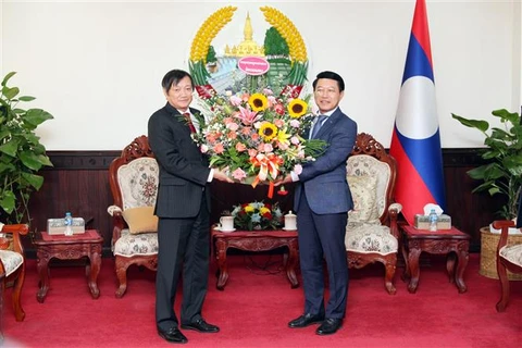 越南祝贺老挝建国48年来取得的成就