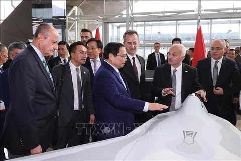 政府总理范明政造访土耳其航空航天工业公司和参观安纳托利亚文明史博物馆