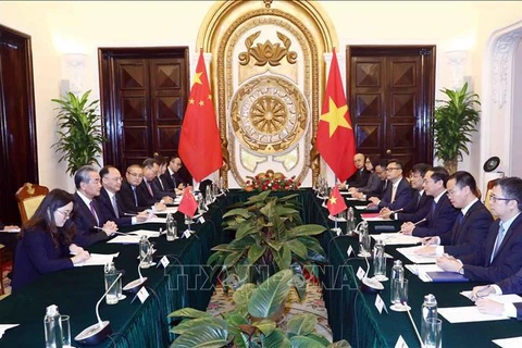 越南与中国外交部长举行会谈