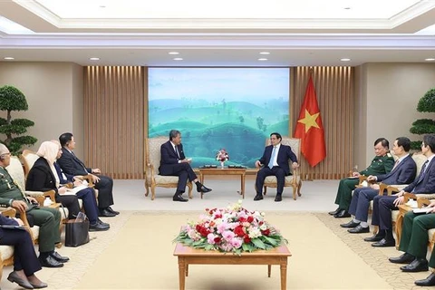 越南政府总理范明政会见马来西亚国防部长