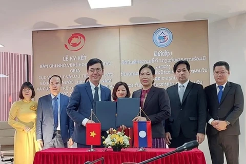 越南与老挝签署文书档案领域的合作谅解备忘录