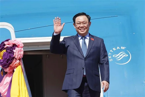 越南国会主席王廷惠抵达曼谷 开始对泰国进行正式访问