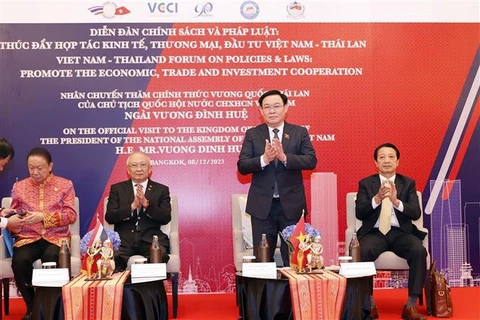 越南国会主席王廷惠出席越泰促进经贸投资合作政策和法律论坛