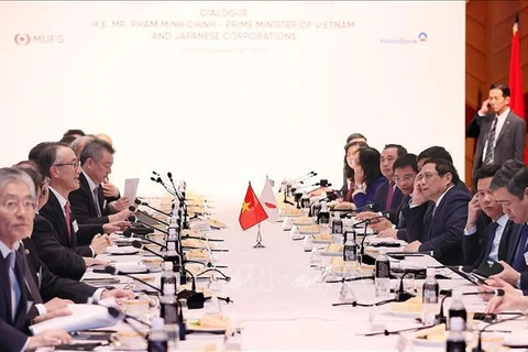 越南政府总理范明政就绿色转型与日本企业进行座谈
