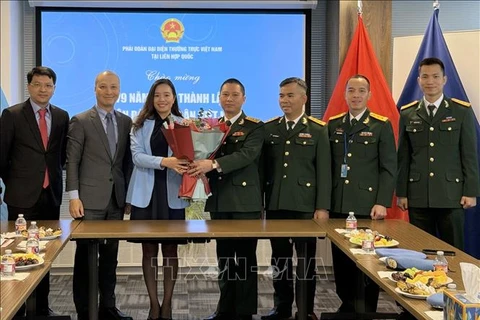 越南常驻联合国代表团举行越南人民军建军和全民国防日纪念活动