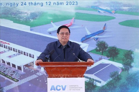 越南政府总理范明政出席四个重要交通工程竣工仪式