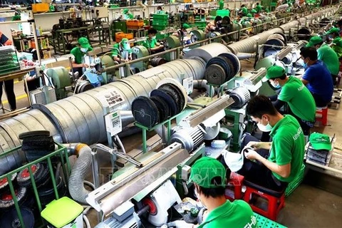 越南各地企业抢时间促生产 打好年底收官战