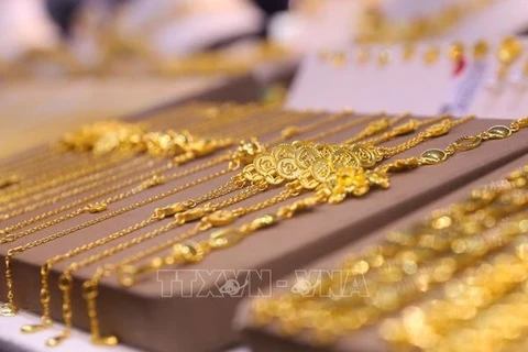 越南黄金市场：12月26日中午黄金价格每两突破8000万越南盾