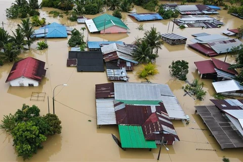 马来西亚发生水灾 超9000人被迫疏散