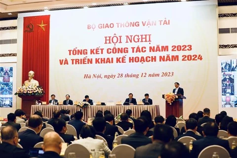 越南政府总理范明政：加快进度 提升重点交通项目的质量