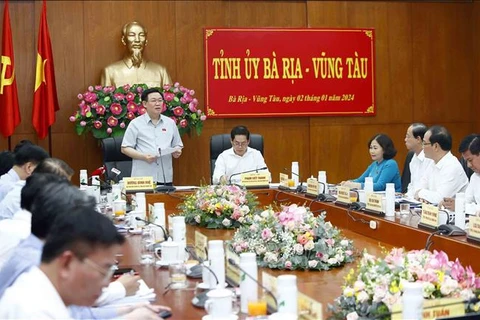 越南国会主席王廷惠与巴地头顿省委常委会举行工作会谈
