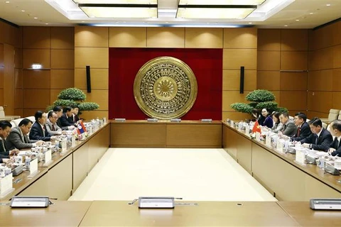 越南与老挝密切配合制定两国议会关系文件