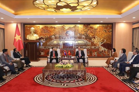 河内市优先发展与老挝各地的友好合作关系