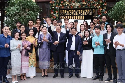 老挝总理宋赛·西潘敦圆满结束对越南的正式访问