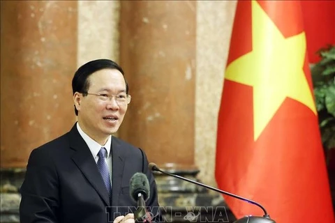 越南国家主席向1632名百岁及百岁以上公民致贺寿卡