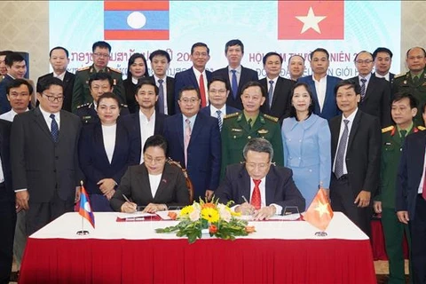 广治省与老挝沙湾拿吉省举行边境工作会谈