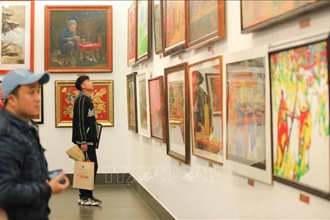 2023年第一次“画笔下的越南文化遗产”绘画大赛颁奖仪式在河内举行