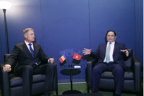 罗马尼亚媒体密集报道越南政府总理范明政即将访问该国的信息 