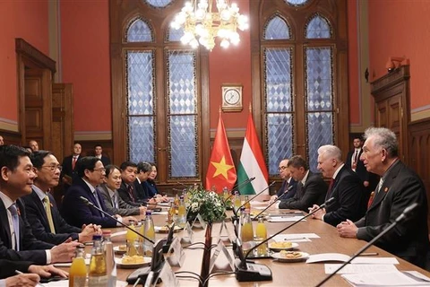 越南政府总理范明政会见匈牙利议会副议长亚考伯•伊什特万