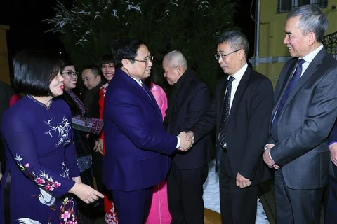 越南政府总理范明政会见旅居匈牙利越南人代表