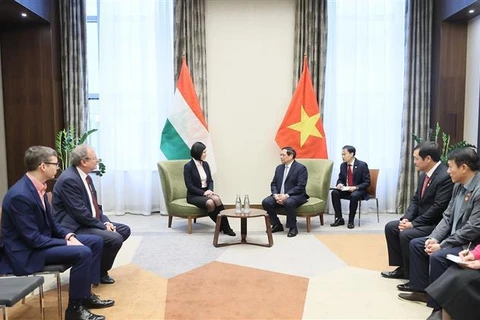 越南政府总理范明政会见匈越友好协会领导和匈牙利各政党领导