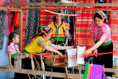 土锦布手工编织业—越南傣族同胞的文化精髓
