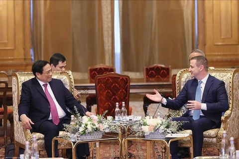 越南政府总理范明政会见罗马尼亚众议院议长阿尔弗雷德·西蒙尼斯