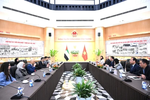 推动越南-阿联酋全面经济伙伴关系协定谈判早日结束