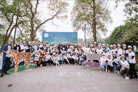各国驻越南河内外交官走上街头呼吁保护珍稀动物