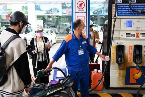 2月1日越南成品油零售价上调 每升92号汽油上调742越盾