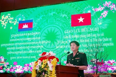 隆安省边防部队与柬埔寨戍边力量举行友好交流