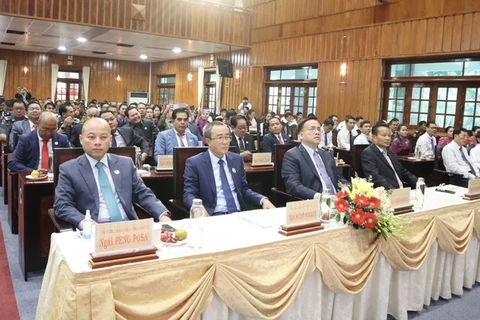 柬埔寨代表团向隆安省领导拜年
