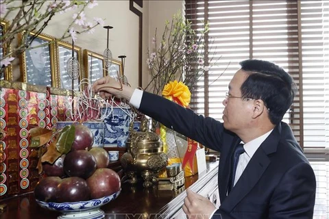 越南国家主席武文赏进香缅怀已故党和国家领导人 拜访原党和国家领导人