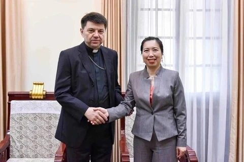 越南外交部副部长黎氏秋恒会见梵蒂冈常驻越南代表