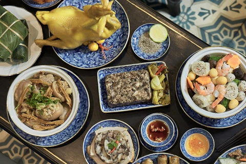 越南南部春节餐桌上的美食
