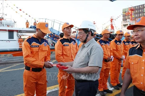 越南政府总理范明政莅临新港-盖梅国际港口指导工作